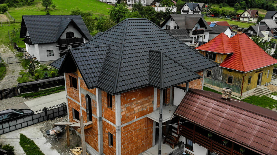 Acoperiș din tablă tip țiglă metalică, Model Germania Simetric finisaj Crystal Petra