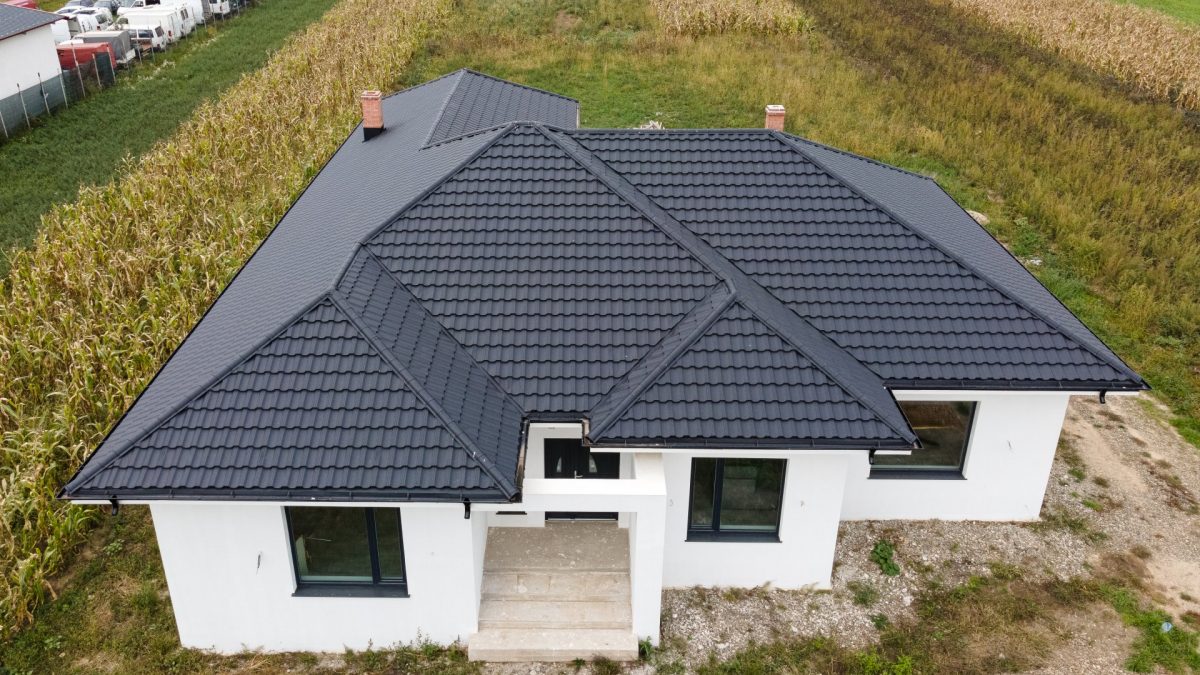 Acoperis din tigla metalica Germania Simetric (finisaj Ice Crystal) in Bănești - Suceava