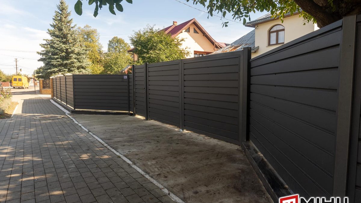 Gard metalic model BAVARIA + porţi metalice în Arbore, Suceava