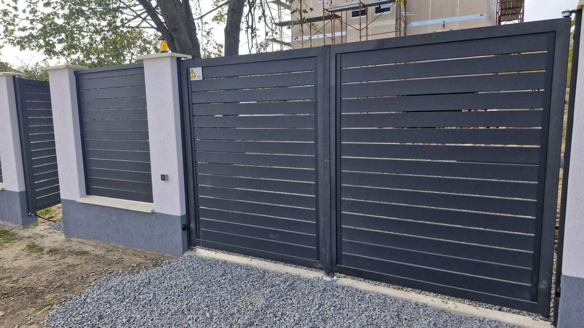 Gard metalic model SIMETRIC + porţi metalice în Iași