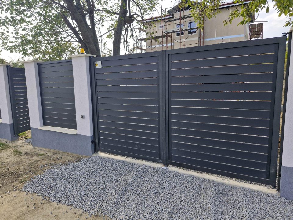 Gard metalic model SIMETRIC + porţi metalice în Iași