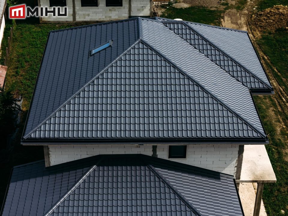 Acoperiș elegant cu țigla metalică ENIGMA