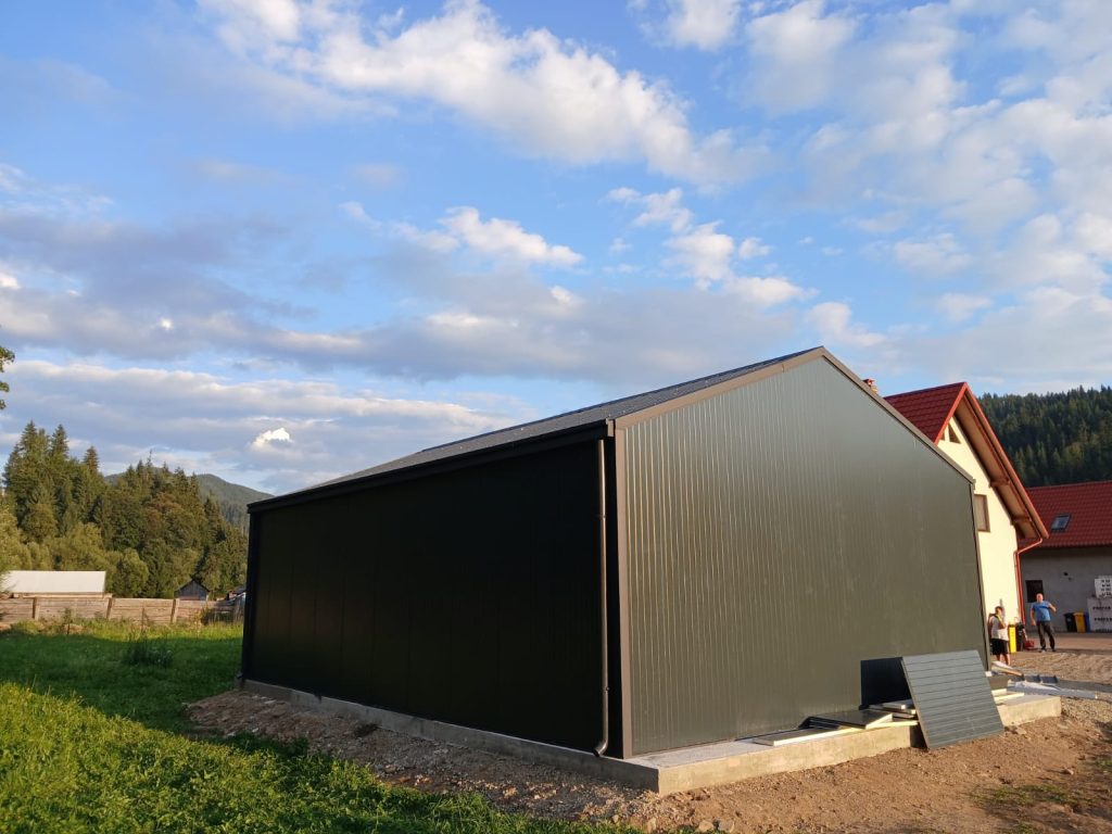 Garaj dublu pe structura metalica