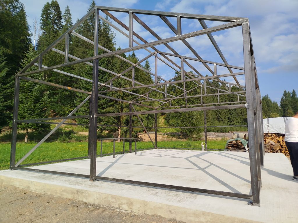 Garaj dublu pe structura metalica